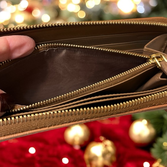 🌟Prada Saffinao Zip Around Wallet🌟 - Picture 7 of 12